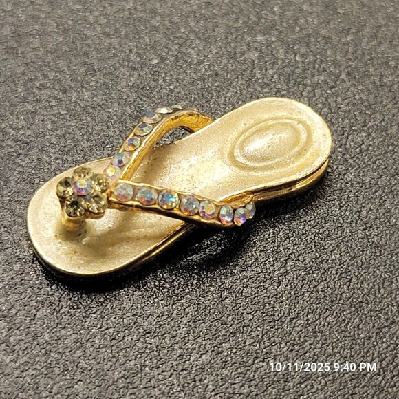 Flip-Flop Sandal Necklace Pendant Multicolor Crystals Gold Tone - Picture 1 of 6